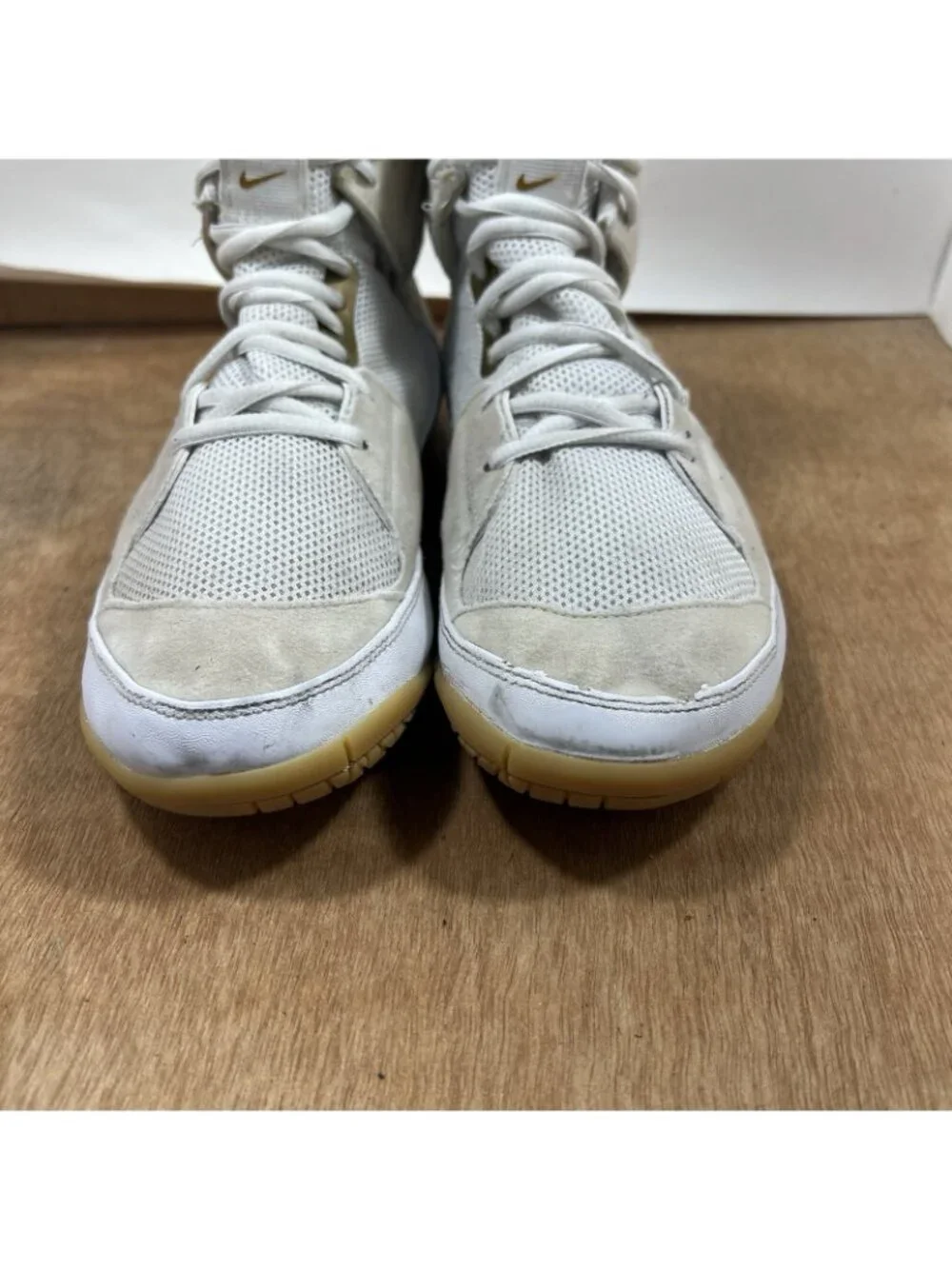 Nike Fury Shoes Mens Size 10.5 White Gold AO2416-170 Gum Sole